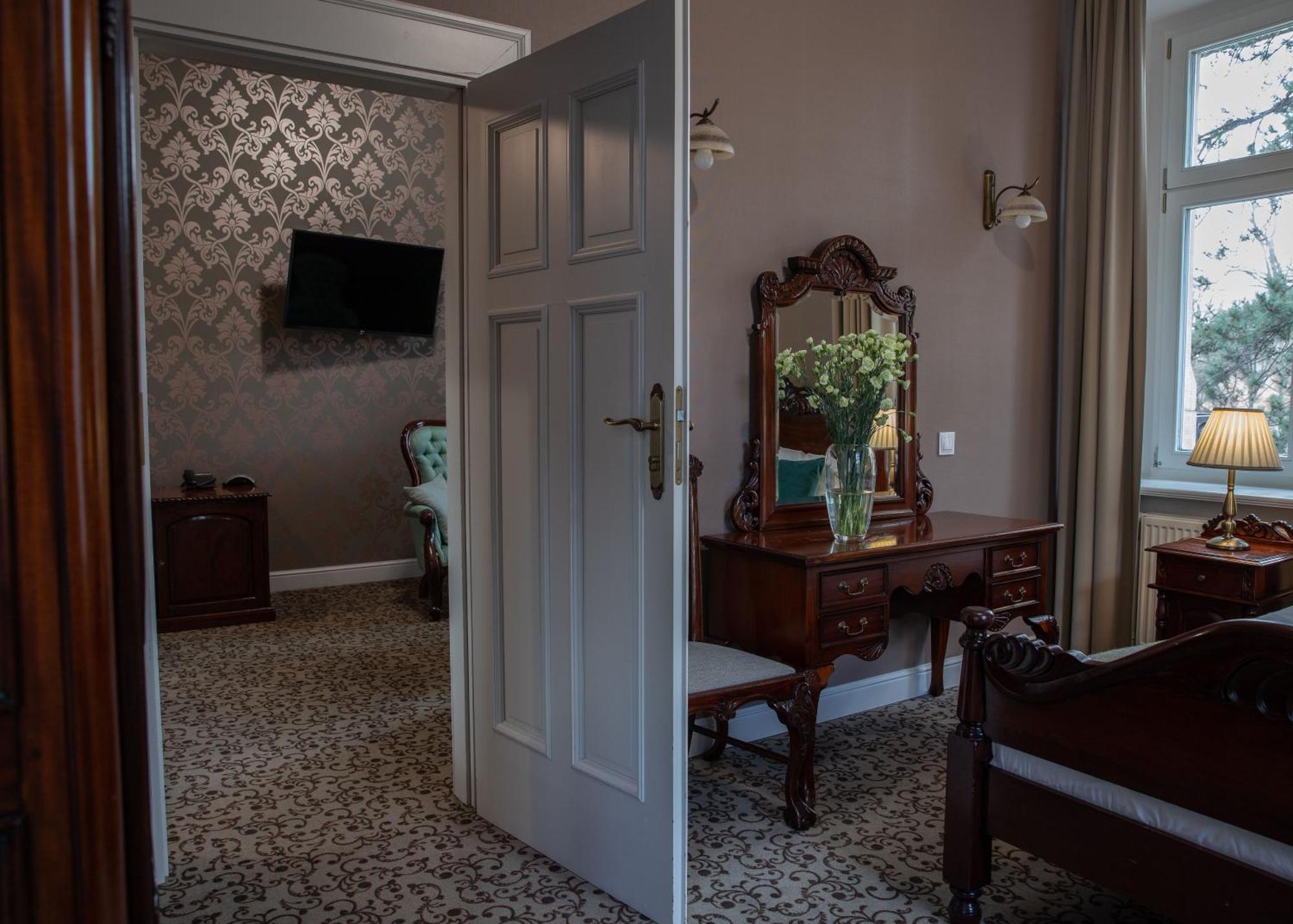Hotel Debowy Biowellness & Spa Gory Sowie Bielawa  Bagian luar foto